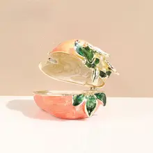高級エナメル仕上げのストロベリージュエリーボックス【リング収納・ホリデーギフトにも最適】