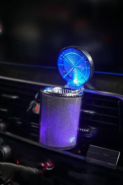 個性的なカーボトル用灰皿【翻蓋・七色のLEDライト・クリップ付き・車内装飾用】