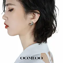 OOMEOO 天然貝殻の月型ピアス【ユニセックス・オリジナルデザイン・高級感】