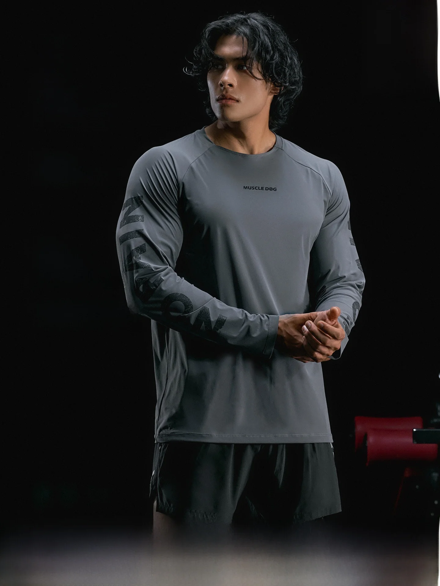 マッスルファクトリーのトレーニングTシャツ：MUSCLE DOG秋冬長袖Tの実用性とスペック解析