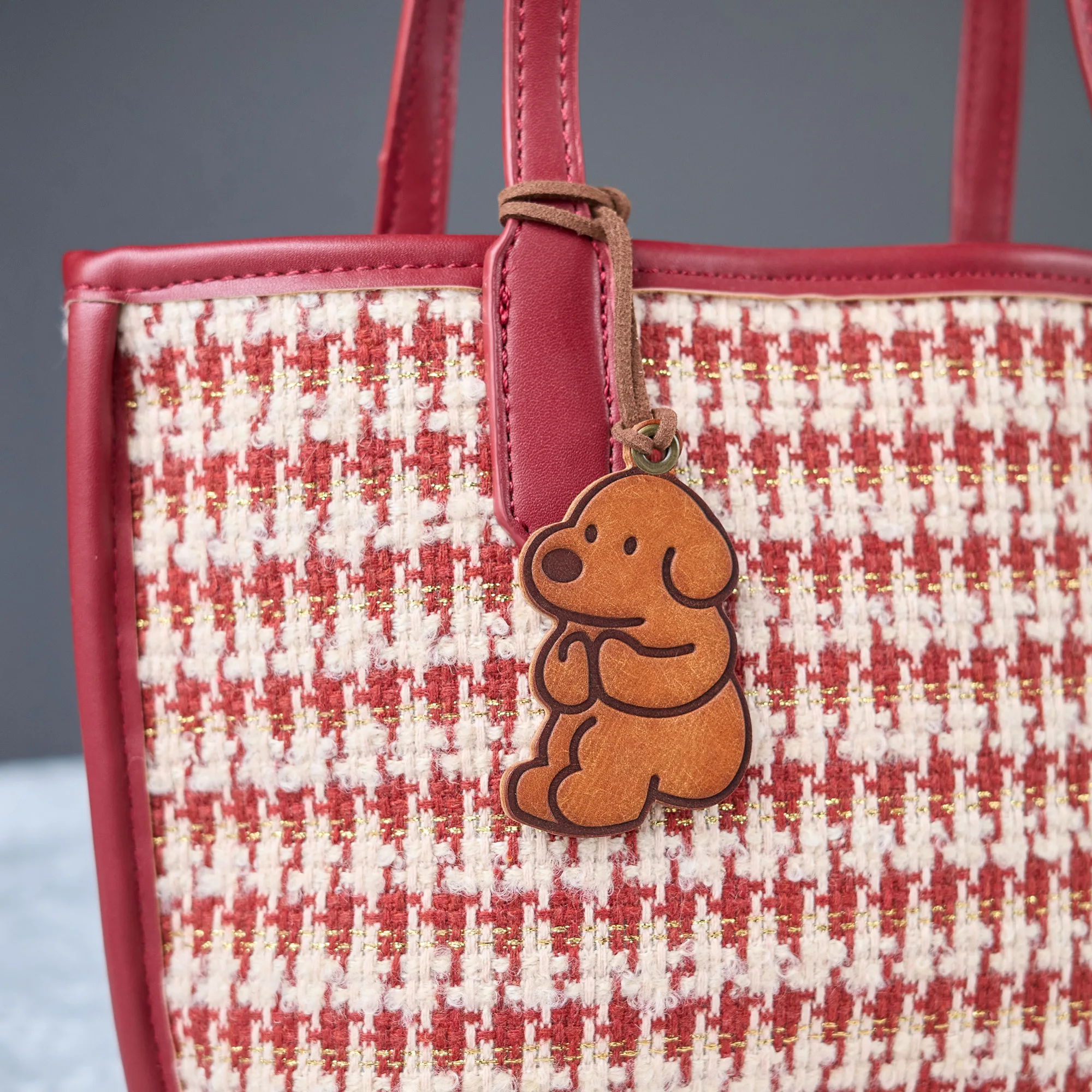 かわいい小犬のキーホルダー：ユニークなアクセサリーとしての実用性とデザインのバランス