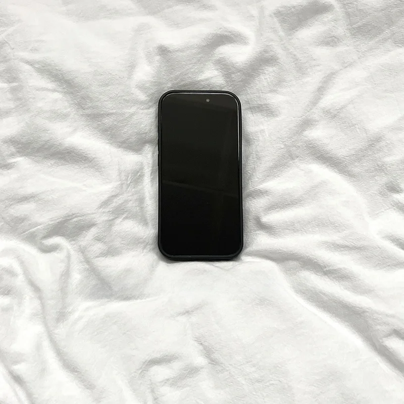 優しいロマンティックな小花デザイン iPhoneケース：INS風の肌ざわりと環境配慮が特徴