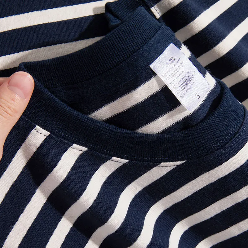 Tシャツを横から着るとき、どうやってスタイリングするの？