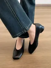 牛革製 スクエアトゥ太ヒールの浅口パンプス【疲れにくい・ブラック・スリップオン】