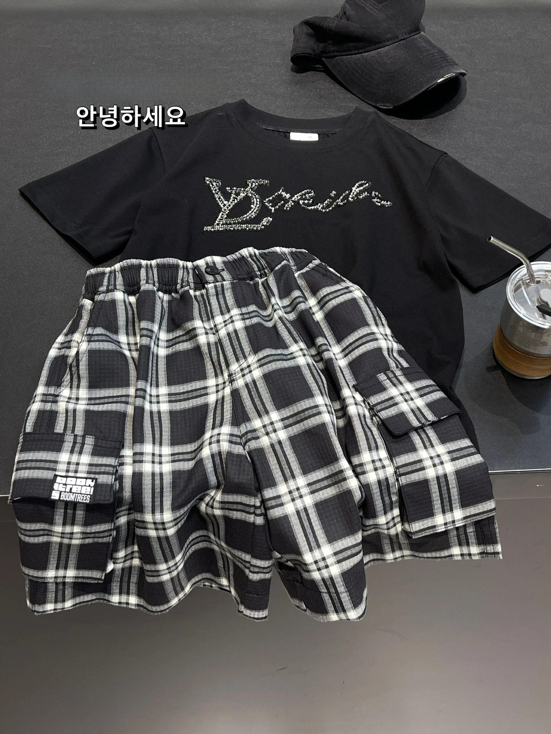 「tシャツ 小さい」はどうやって選ぶ？純綿のキラキラTシャツが解決する、通勤と夏の悩み