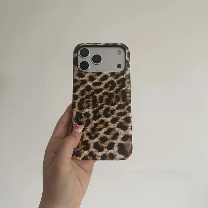 秋冬シーズンにぴったりなヒョウ柄iPhone用レザーケース【手作り・半包構造・レトロデザイン】