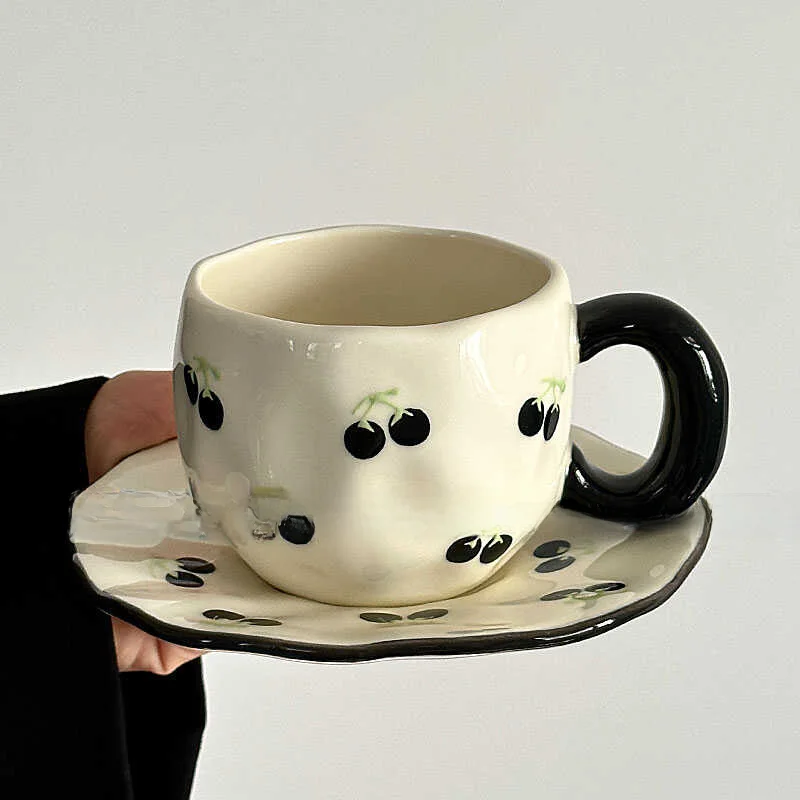 限定復刻デザイン 手描き黒さくらんぼコーヒーカップ＆ソーサー【ラテ＆アフタヌーンティー用・ユニークギフト】