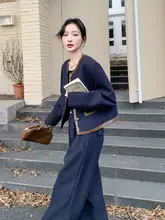 深い青色の上質なトップス【カジュアル・・細身効果】（セットアップ対応）