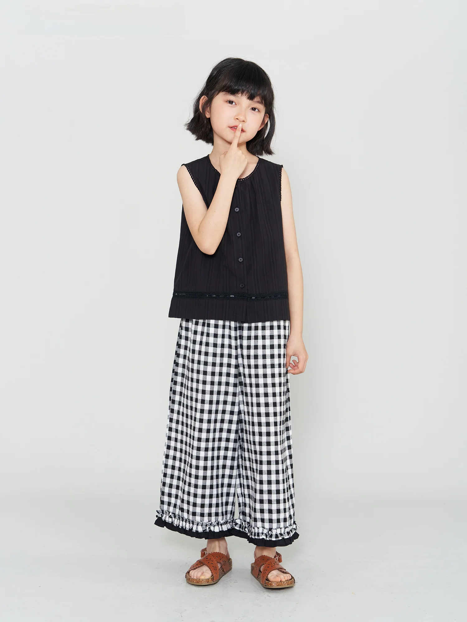 女の子用花柄チェックワイドパンツ：親子遠足コーデに最適な夏季スタイル