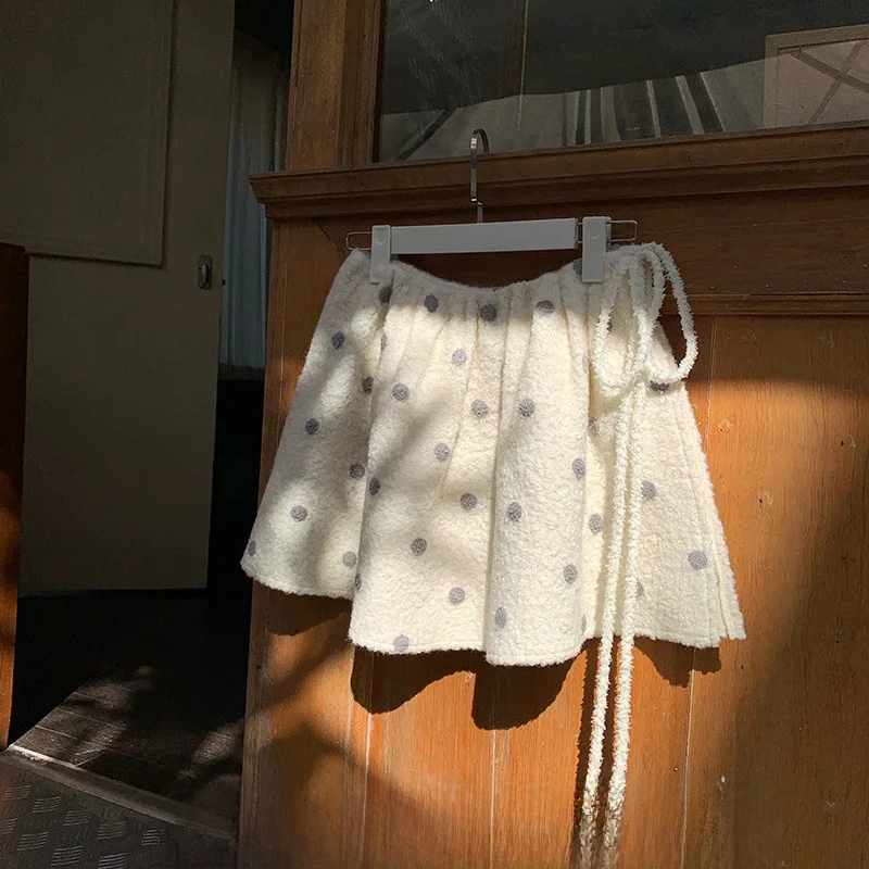 今日の服装レディースで迷ったら、この韓国風ミニスカートが救う！