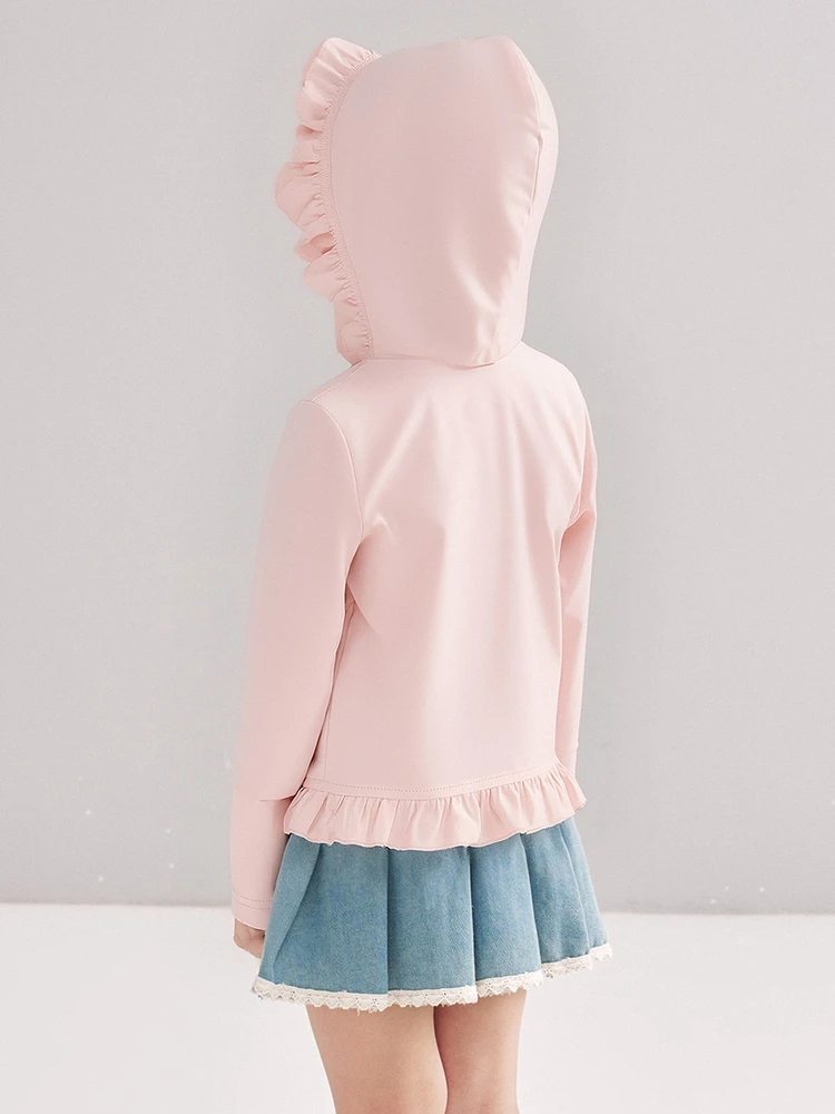 気温20度の子どもに着せるべき服は？フード付き涼感カーディガンが解決する夏の悩み