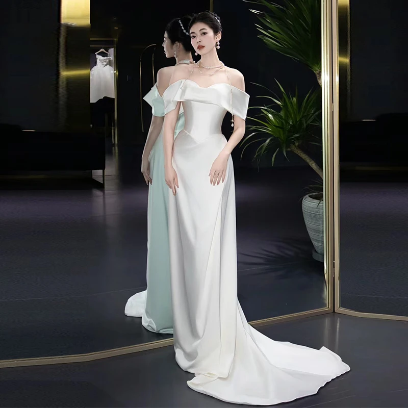 結婚式でジャニーズカートを選ぶべきは、シンプルでエレガントなオフショルダースカートなのか？
