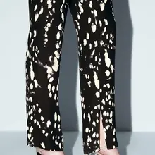 ファッショナブルなプリントデザインの長パンツ【カジュアル・スリット入り】（セットアップ対応）