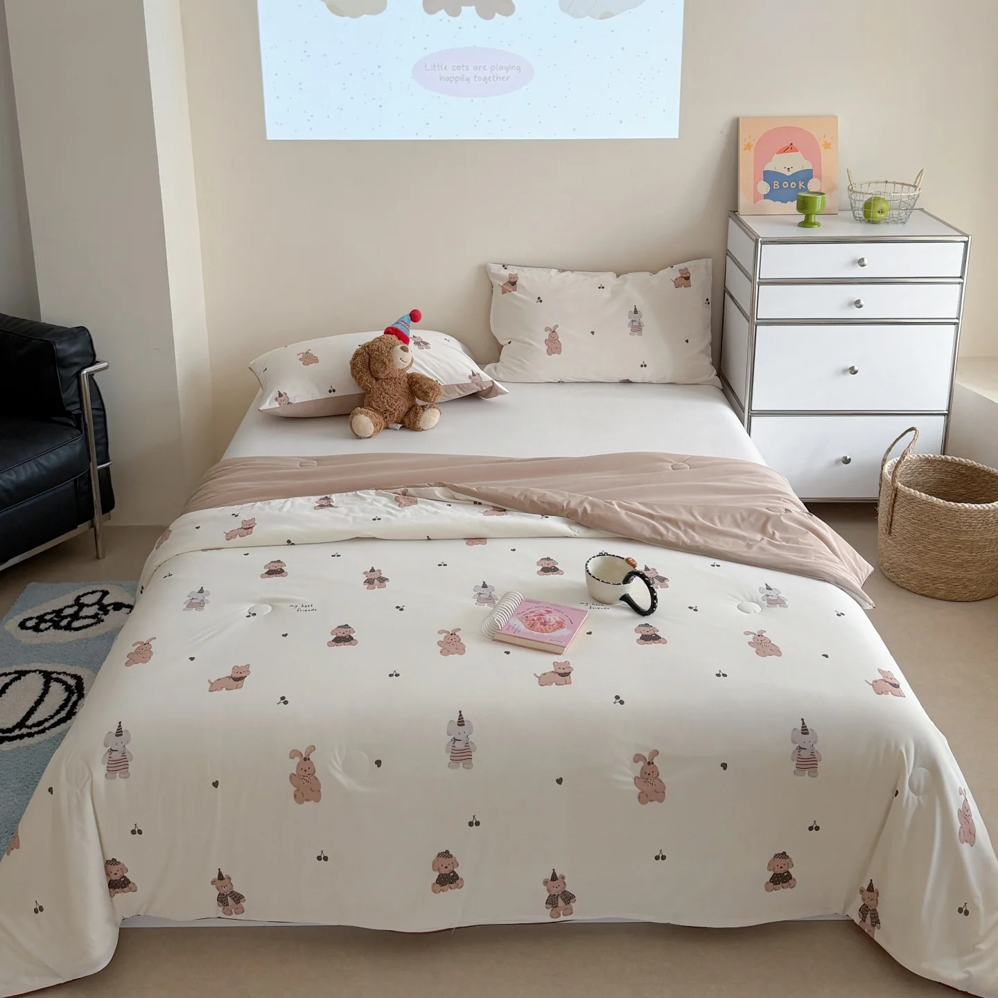 小清新デザインの夏用冷感布団：ひんやり寝具としての実用性と使用シーン