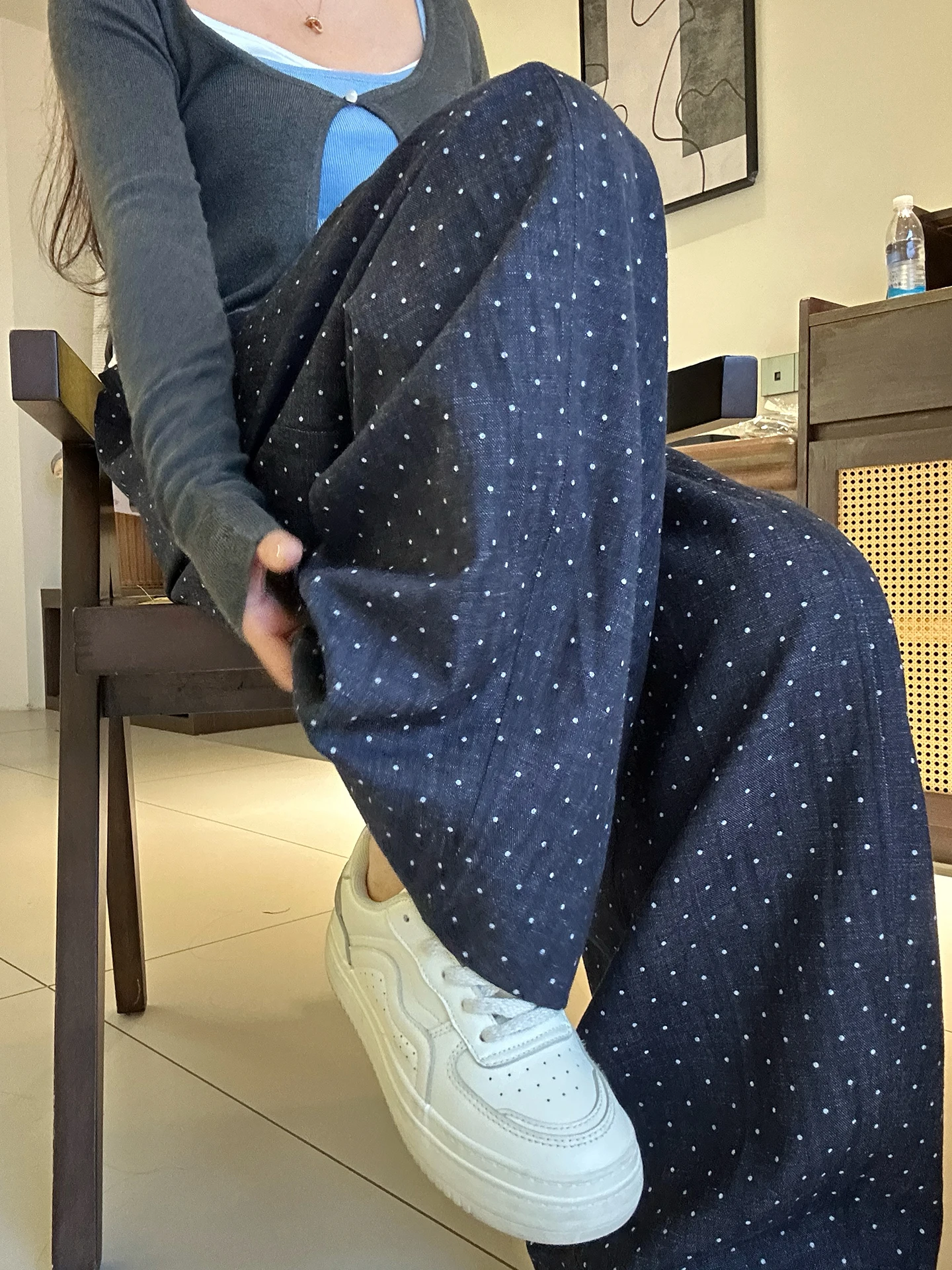 深い藍色のドット柄ワイドパンツ【ハイウエスト・春用・女性用・スリムフィット】 （セットアップ対応）