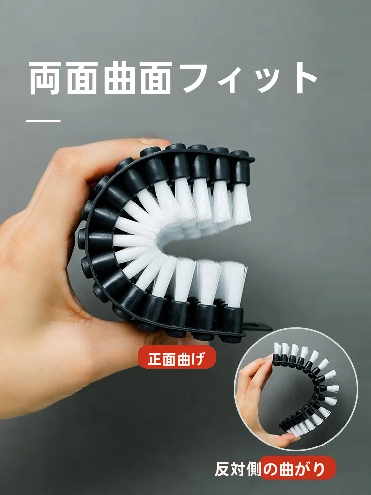 お風呂天井のカビや水垢を取るための最適なグッズは？曲がるバスブラシが解決する理由