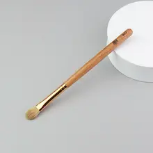 高級動物毛のアイシャドウブラシ【アーモンド型・柔らかな毛先】