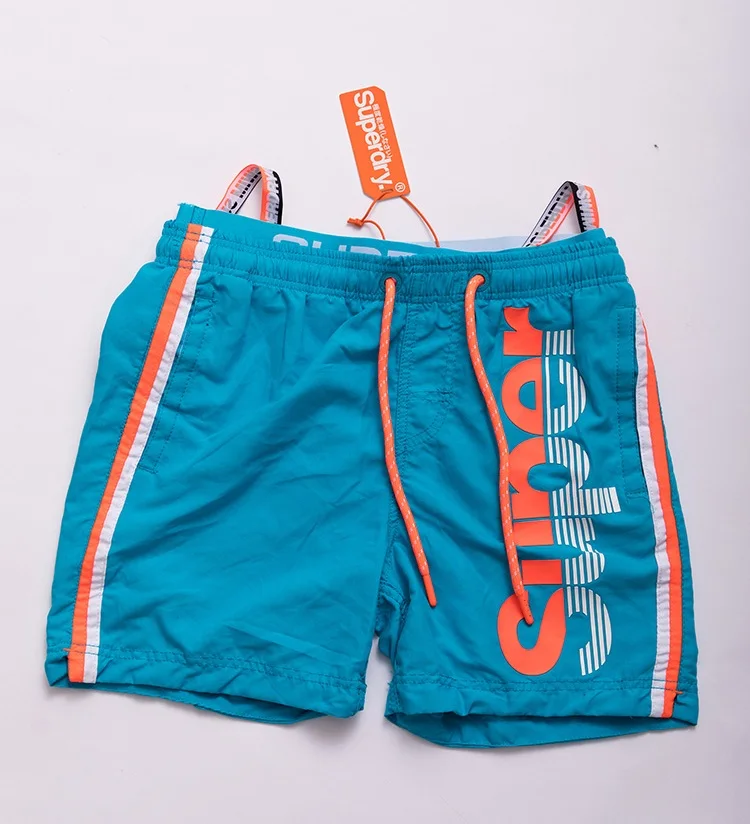 バーミンドショートスを選ぶべきタイミングは？Superdryの速乾ビーチショートパンツが解決するリアルな悩み