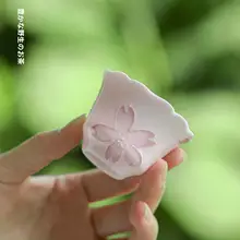 花柄口の小さなティーカップ【ピンク桜・陶器製・釉下彩】