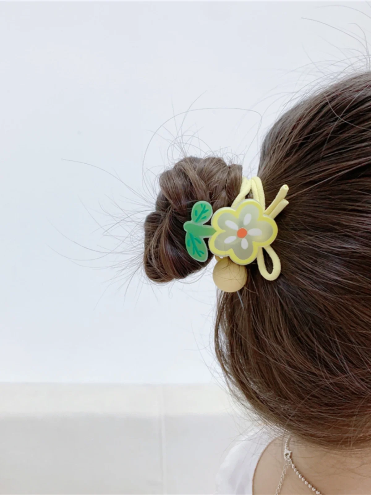 子供用ポニーテールゴム：高弾力で髪を傷めないローズレッドとオレンジの二本撚りヘアロープ