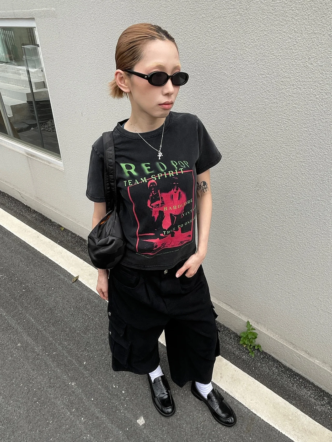 レトロキャラクター柄ウォッシュド加工半袖Tシャツ：夏の日常着に最適なデザインと素材のバランス