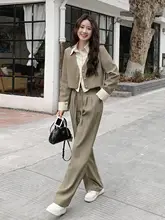 した雰囲気のスーツスタイル【春秋・フェイクツーピース・シャツ風トップス・ワイドパンツ】（セットアップ対応）