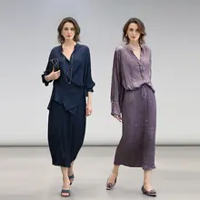 エレガントなロングスカート【シルクタッチ・プリーツデザイン】