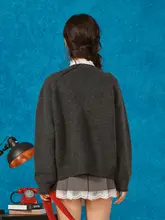 花刺繍デザインのカーディガン【レトロスタイル・女性用・秋冬用】