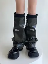 機能的なレザー製レッグスリーブ【ポケット付き・個性的なデザイン・ブラック】