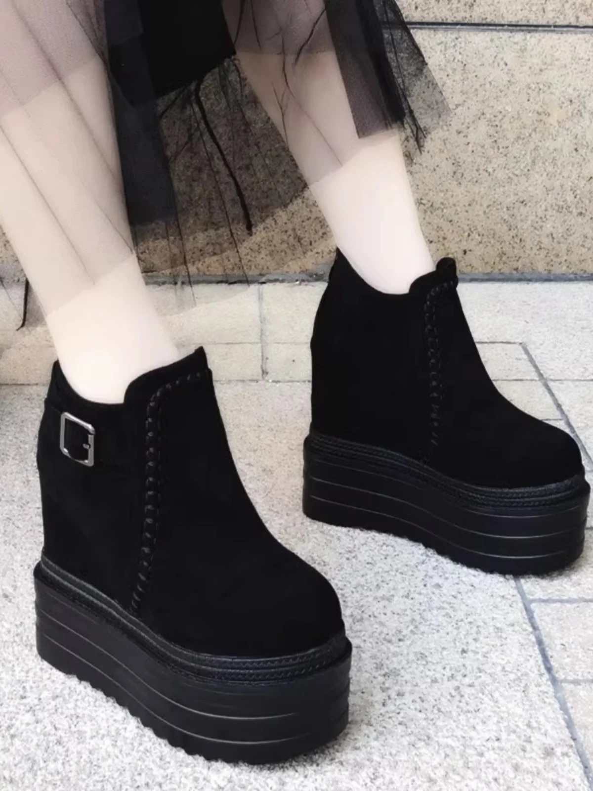5月に買えるショートブーツは、本当にこの1足で決まる？