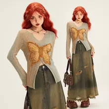 ヴィンテージ風バタフライ刺繍Vネックニットトップス【冬用・女性・スリムフィット】