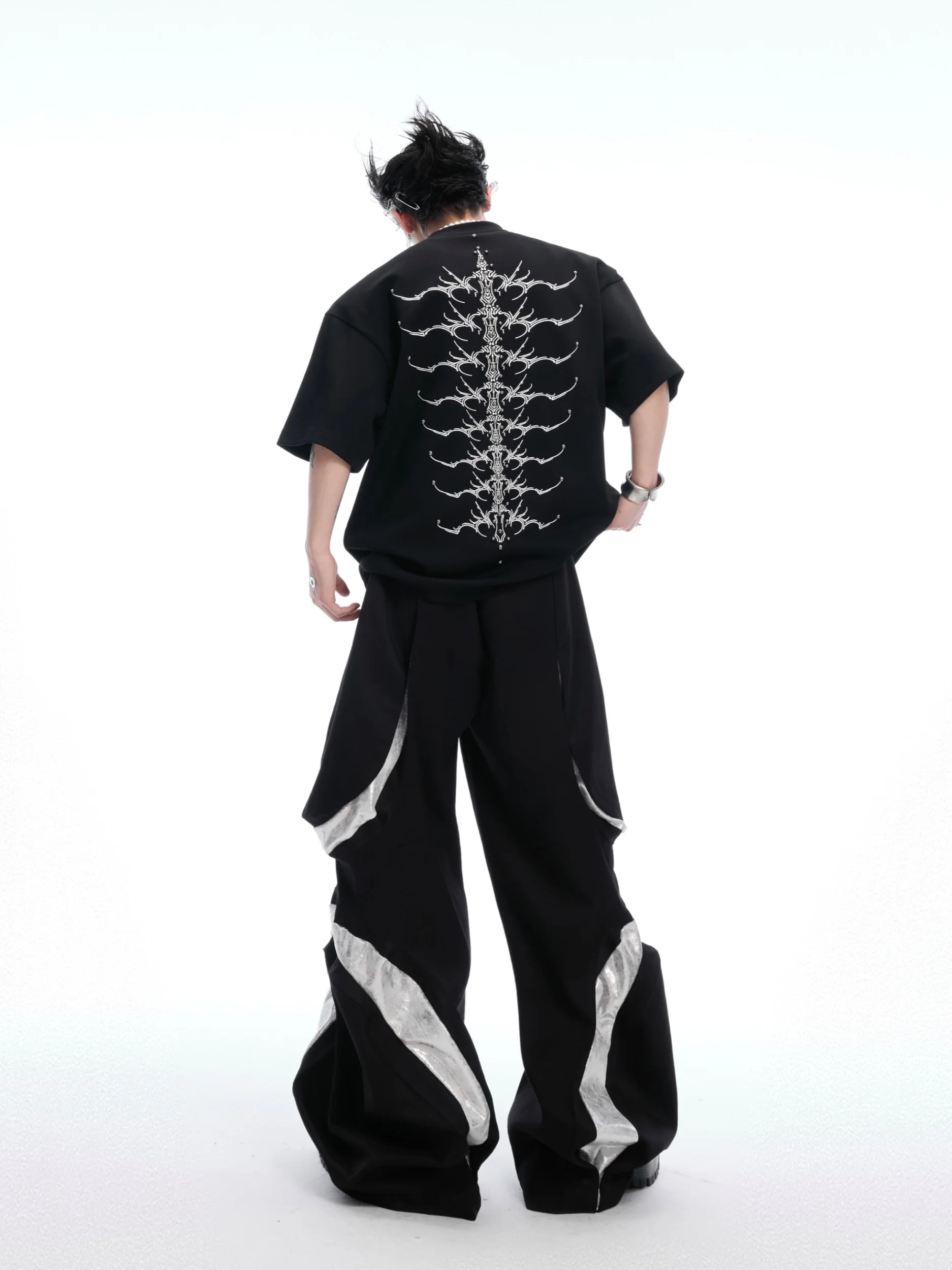 刺繍入りTシャツで失敗しない選び方は？背中デザインとワンポイントのトレンドを解き明かす