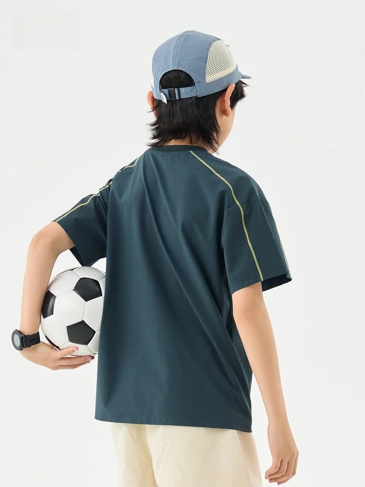 夏の子供のTシャツに何を選ぶべき？「クール感」と「速乾性」が融合した1品が今、注目されている