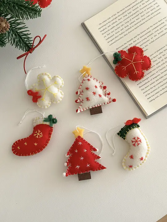 クリスマス 羊毛フェルト 小さな吊り下げ飾り DIY 材料 パーツ 手作り