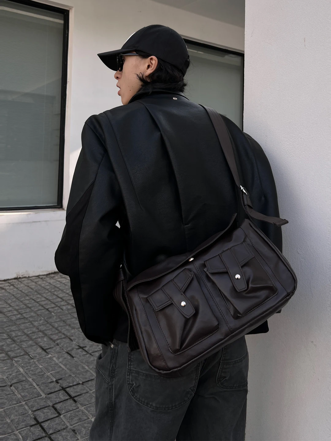 斜めがけトートをどう選ぶ？リアルな使い方と、今こそ注目すべき「レトロスタイルのシングルショルダー」の秘密