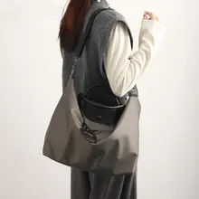 大容量のトラベルバッグ【牛津布・女性用・ハンドル付き・出張用】