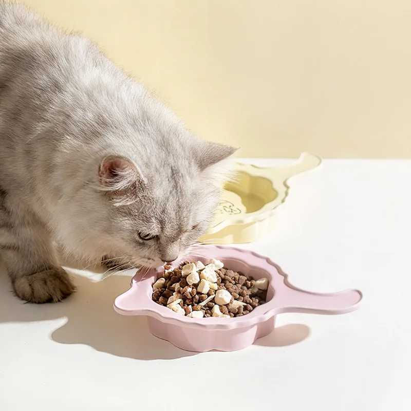 ペットグッズで心を癒す瞬間は、どんなとき？猫耳デザインの陶器ペットボウルが教えてくれたこと