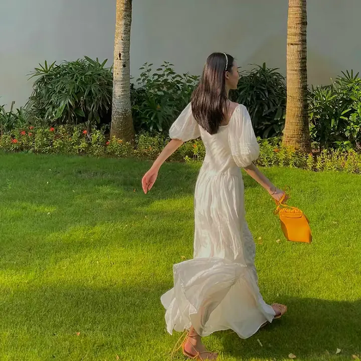 白色ワンショルダーエレガントビーチドレス【長袖・フレンチスタイル・リゾート用】（セットアップ対応）