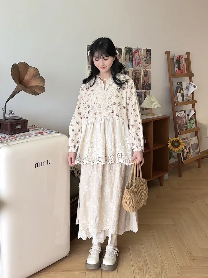 レース付きフラワープリントシャツ【秋用・コットンリネン・ルーズフィット・小Vネック】