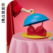 本命年にぴったりな赤色ブラジャー【ノンワイヤー・中厚モールドカップ・聚拢効果】