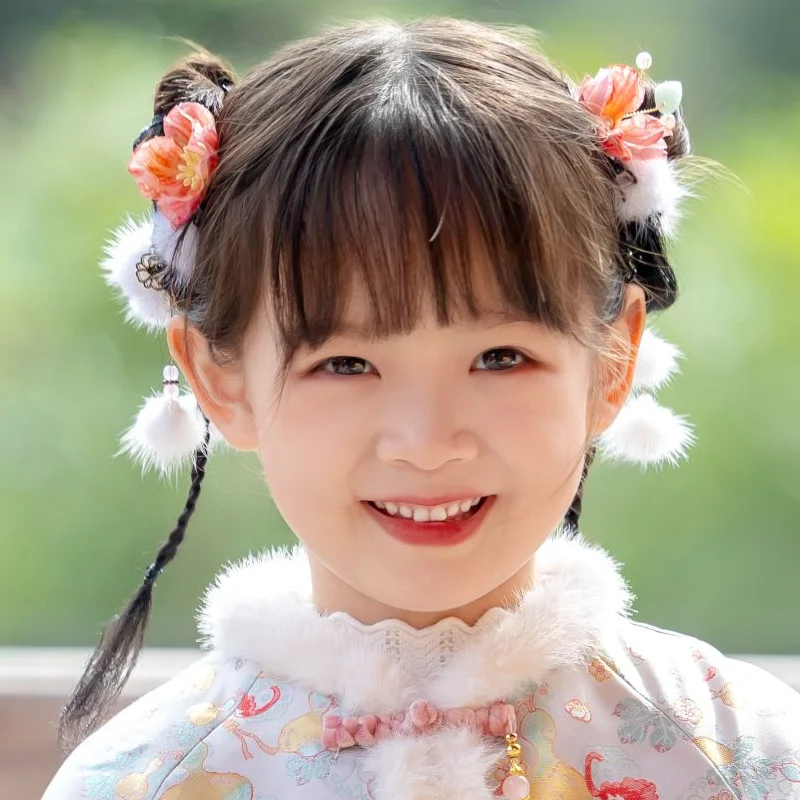 うさぎチャームとは？可愛らしい花飾りのうさぎヘアアクセサリーの実用性と選び方