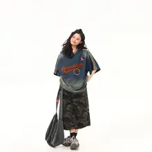 アメリカンカレッジスタイルのVネックウォッシュデニム半袖Tシャツ【レトロデザイン・夏用】