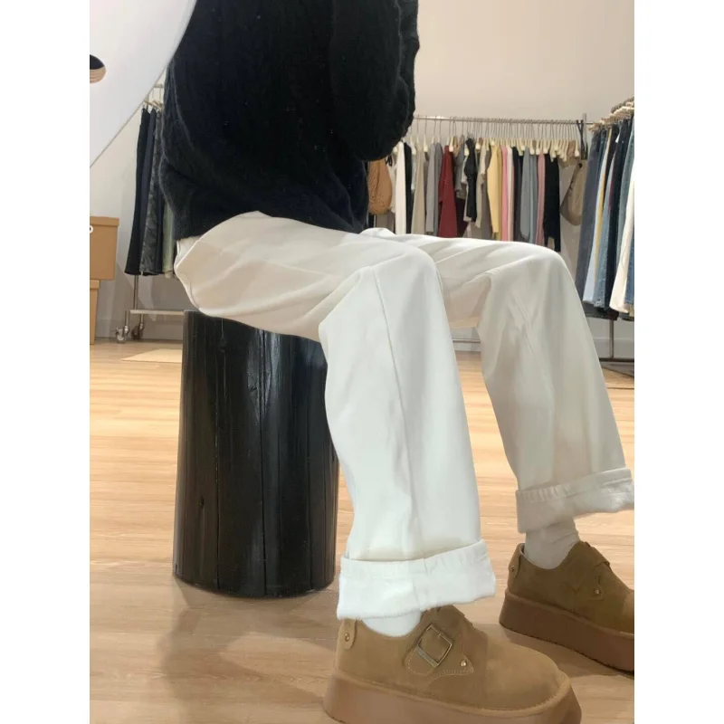 白色加绒デニムパンツ：ワイドレッグで四季通用の長身向けゆったりフィットスタイル