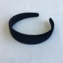 シンプルなデザインのベロア素材ヘアバンド【幅広・多用途】