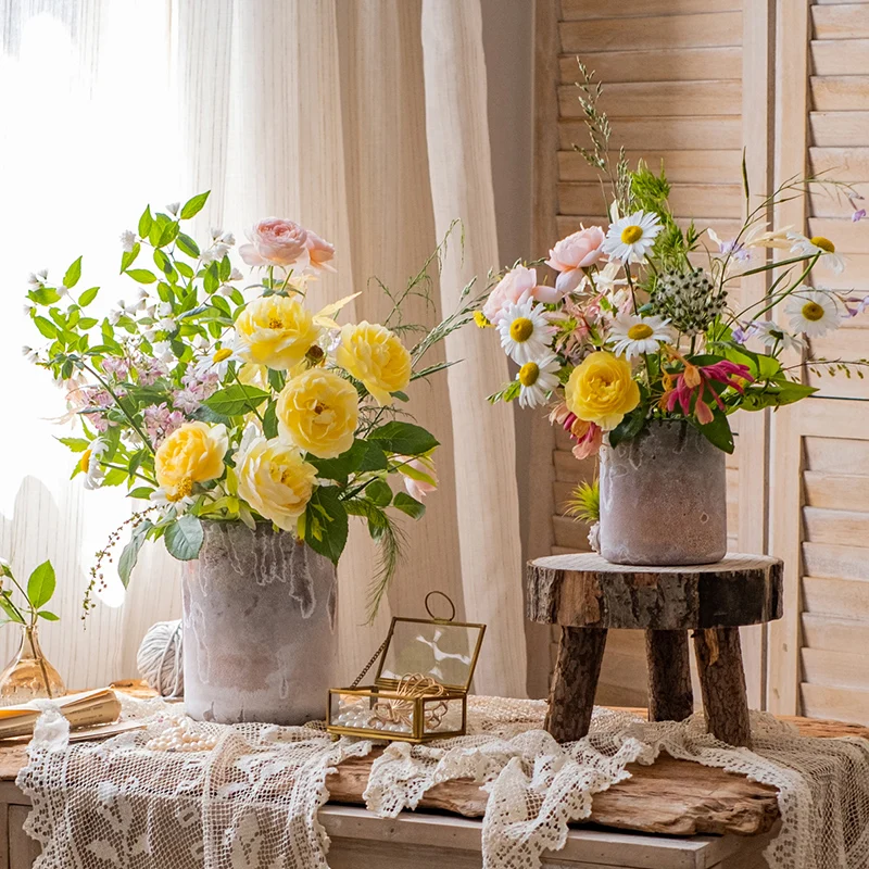 花瓶 ヴィンテージテーブル装飾 アートガラス：floating vase ripple と 二輪挿し 花瓶 の機能比較