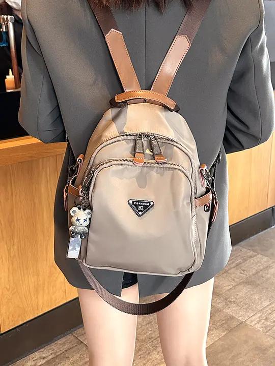 旅行用軽量デザインの防水バックパック【高級感あるオックスフォード布製・女性向け】