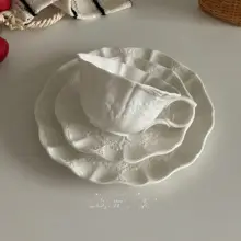 白色のフランス風立体浮彫りデザイン食器【平皿・浅皿・カフェカップ・デザート皿】