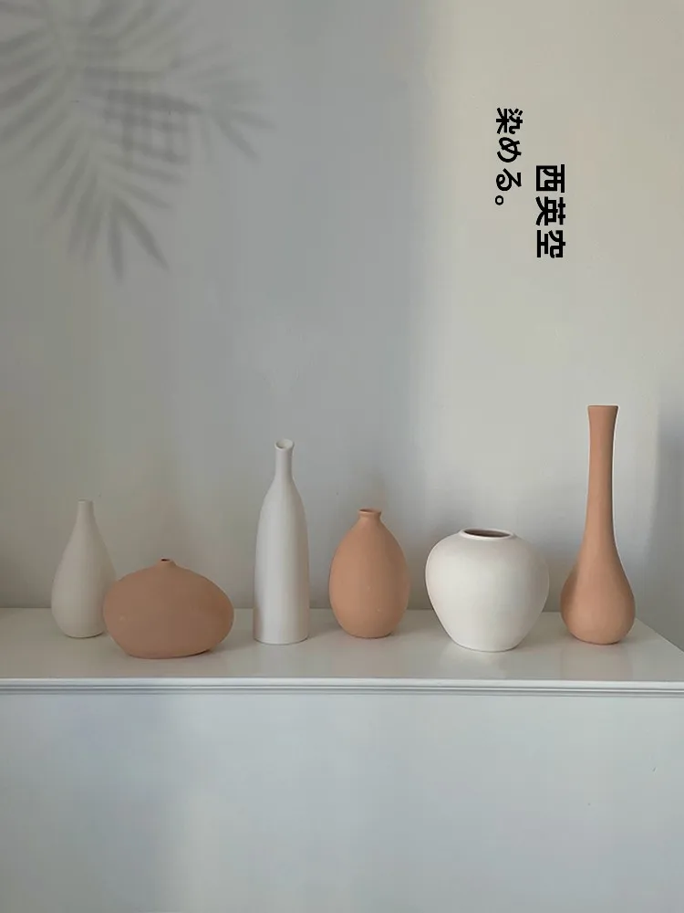 北欧風陶器花瓶の選び方：レトロデザインでインテリアを豊かに