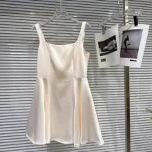 甘美な印象！U型ネックのウエストデザイン サテンキャミソールドレス【夏用・女性】