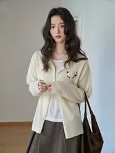 春季に最適なベージュのボタン付きニットカーディガン【ハンドフックデザイン・女性用・フィット】